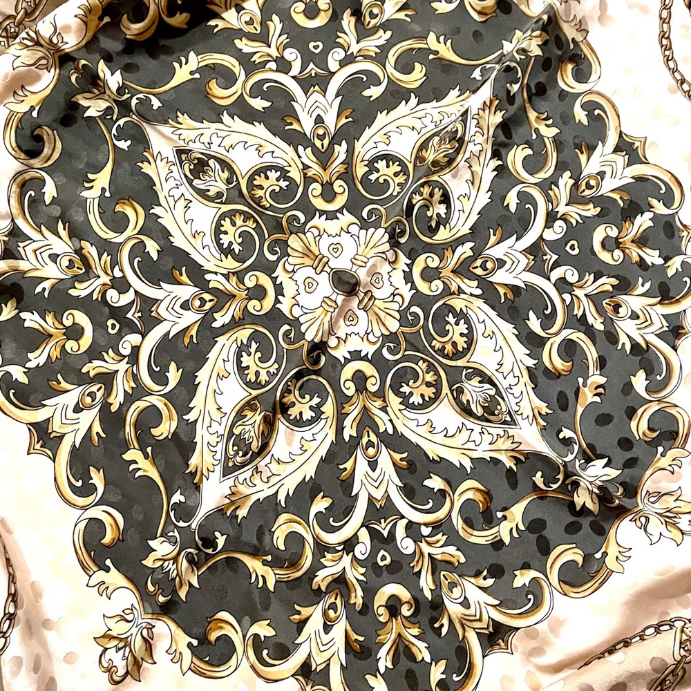 Silk scarf with beautiful design chains gold olive - Picture 1 of 7